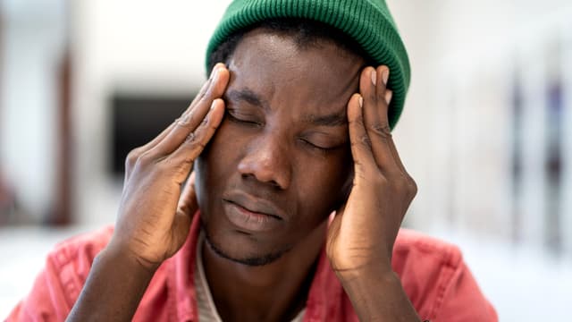 (118) Als würde der Schädel platzen: Was passiert bei Kopfschmerzen?